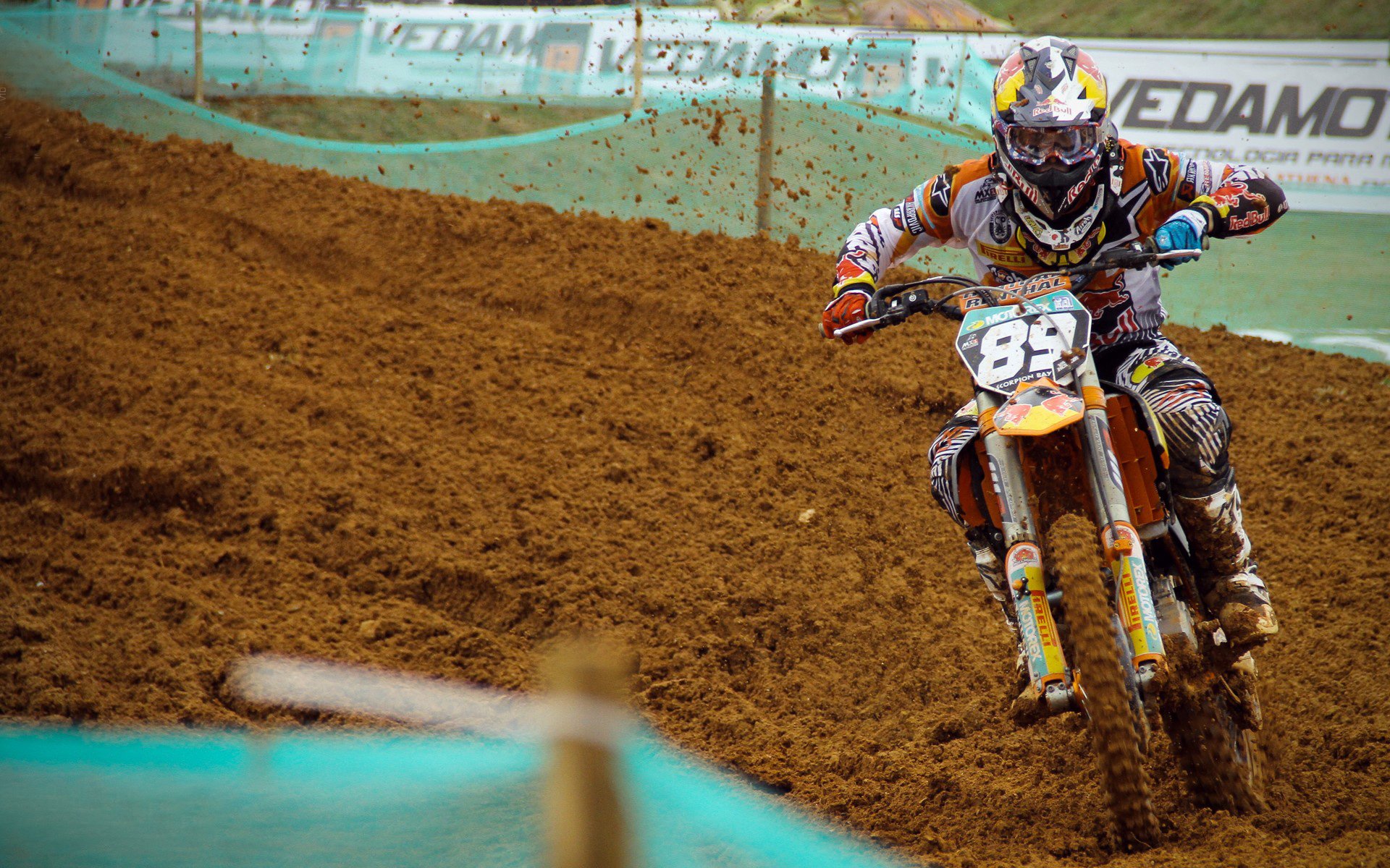 “亚戈·卡尔曼的精准控球与远程传球,助美洲狮队制霸世界赛场”